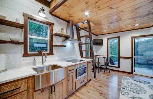 Cozy Treehouse w Hot Tub, Fire Pit, Pet Friendly, Lake Access - Photo 29