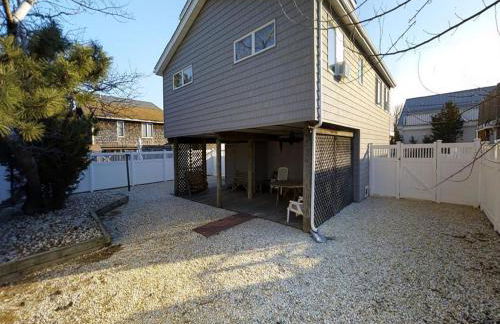 Great Value - Oceanside Raised Ranch Location Is Perfect For Walking To Beach, Restaurants, Pizza, Ice Cream Or Coffee 13419 - Foto 2