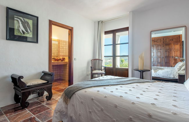 San Josep 6-bed Villa, Sleeps 14, Pool & Sea View - Photo 3