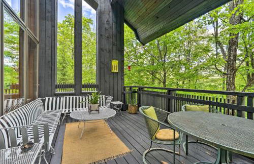 Luxe Plymouth Chalet with Indoor Pool and 3 Decks! - Foto 10