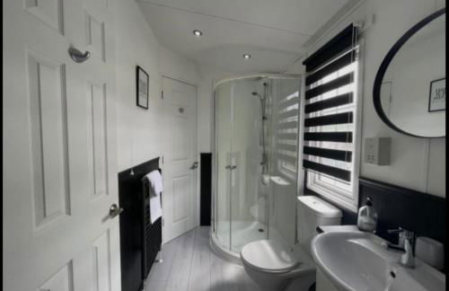 'Sunset Lodge' Peaceful Coastal Retreat with Hot Tub - Photo 3