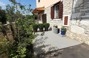 Apartments with parking space Brgod, Rasa - 25223 - Foto 1