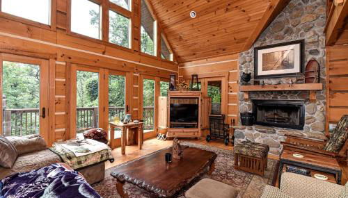 Stunning Mountain Cabin with Hot Tub and Game Room Near Asheville in Old Fort, NC - Foto 5