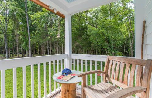 Relax in an upscale, renovated gem - Foto 40