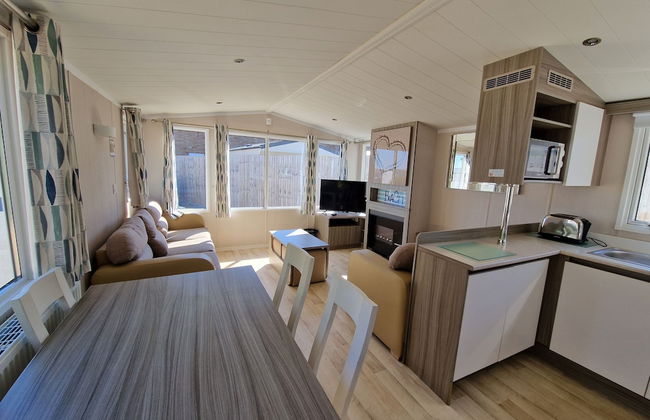 Seaside 6-person Caravan at Rockley Park - Foto 8