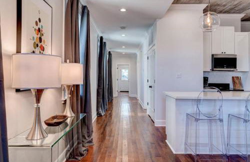 Spring Festival Stay Mid-City w Pool Balcony - Foto 10