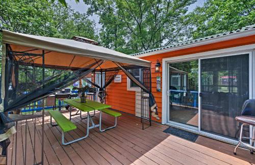 Middle Bass Island Escape Resort Pool and Bar! - Foto 16