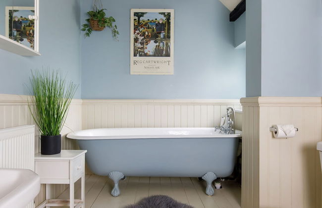 Tranquil Luxe in Country Cottage - Photo 4