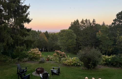 Relaxing Catskill Escape- Mountain Views - Hot Tub - Fire Pit - Heated Pool - Foto 43