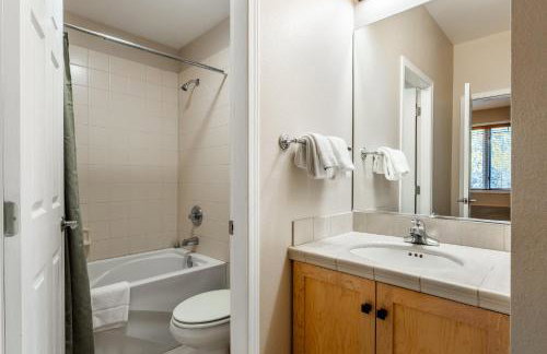 Mammoth Green #220 - Nearly Ski-In Ski-Out 3 Bedroom 2 Bath, Sleeps 8 - Photo 18