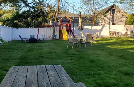 Sunny & Spacious 2BD 1BA WFH Apt-Huge Yard & Patio - Foto 32