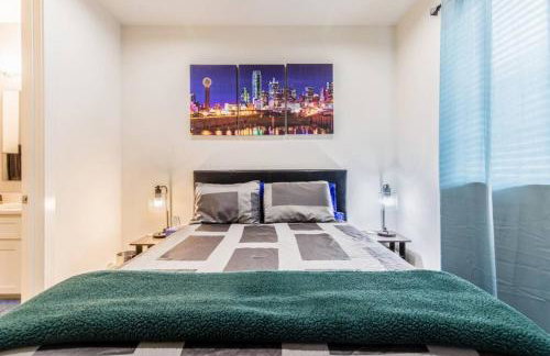 Stunning Townhome Near Uptown - Photo 23