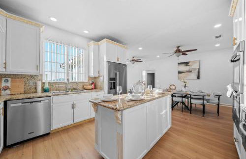 Entire Private Home with 4 Bedrooms 2 Bathrooms, Pool, View, 4 Parking, King Bed, Big Yard, Available Now - Foto 30