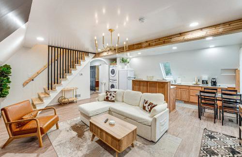 Walk to Fox Lake Pet-Friendly A-Frame with Fire Pit - Foto 1