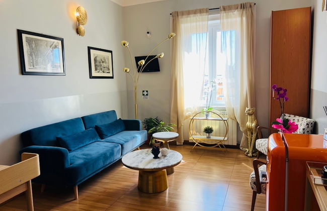 Bon Ton Design Rooms by DOT Suites - Photo 21