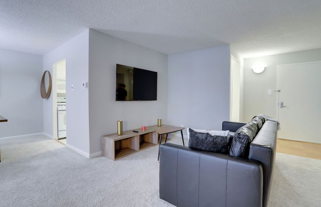 Modern Apt Near Airport & Metro - Photo 32