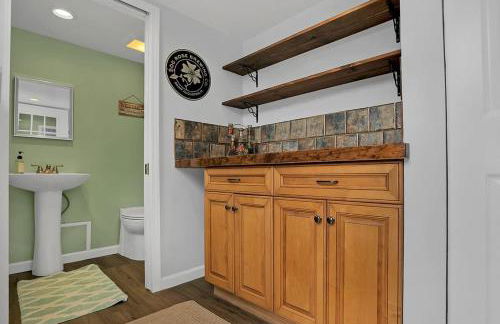 Charming Cottage w Pool, Walkable to Downtown - Foto 26