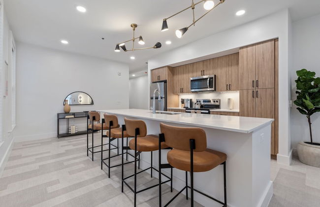 The Continental, powered by Placemakr - Downtown - Market Square - Photo 22