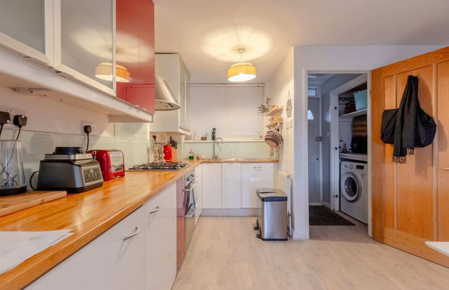 Stunning 1BD Flat w/ Garden Area, Kentish Town! - Foto 7