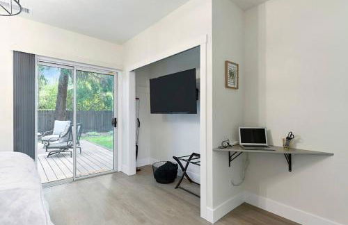 East Sac Getaway, Walking Distance to Hospitals - Photo 22