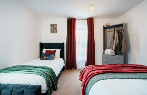 Large 4BR House Leeds, Contractor Friendly - Photo 7