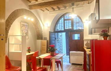 Natural RED Passion in Perugia Downtown - Photo 1