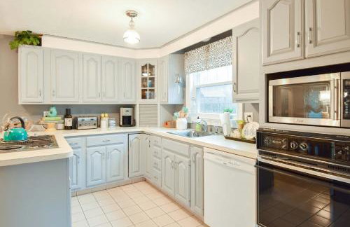 Spacious w Basketball Court & Playground - Foto 5