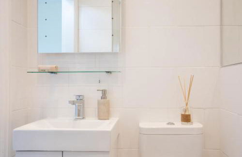 Number 42 by The Butler Collection - Foto 18