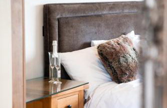 Dog-Friendly Country Home, Woodburner, Private Fields & Hot Tub! - Photo 34