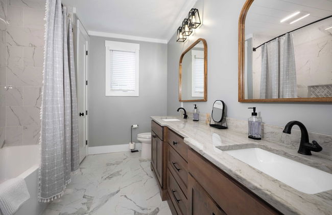 Blue Heron & Gray Fox by Avantstay 2 Lakefront Homes, Sleeps 44 Pool, Dock, Theater - Foto 36