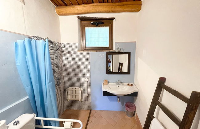 Spoleto Tranquilita Sleeps 20 With Wifi Pool Yoga Studio Gardens and Views - Photo 39