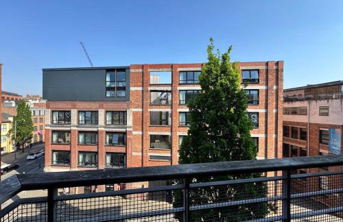 Balcony Free Parking Huge TV City Centre Apt - Foto 4