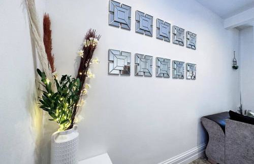 Chic Charming Classic 3bed w Ensuite - Pontypridd - Foto 22