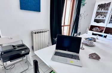 Seb's Flat - Home of the Sun & Colors, Free Wi-Fi , AC, SmartTV - Foto 9