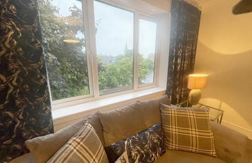 Renfrew Town Centre Easy Link to Glasgow City - Pass the Keys - Foto 7