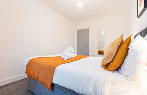 Stylish Two Bedroom Apartment - Secure Parking & Balcony 9MC - Photo 34