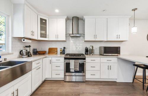 Charming Encino Retreat with Pool - Foto 44