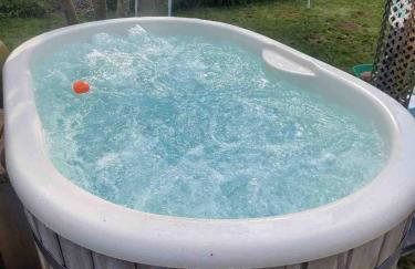 Private Island Glamping on riverbank with Hot tub - Foto 16