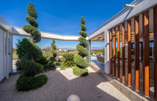 Villa Royal Green Two - Photo 35