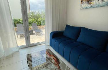 Apartment Tina, Modern, Private SeaView Outdoor Terrace, BBQ, close to beach, 2 bedrooms - Photo 4