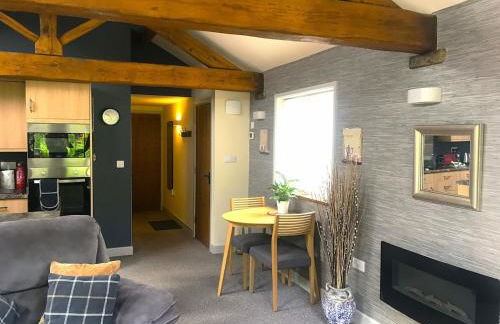 The Granary with hot tub - 2 miles from Skipton - Photo 7