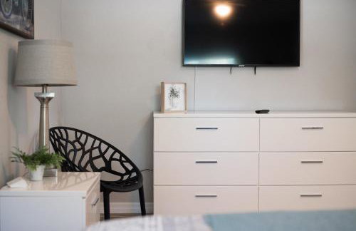 Wood Circle House - Dog Friendly with Fenced in Backyard - Foto 48