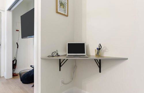 East Sac Getaway, Walking Distance to Hospitals - Photo 23