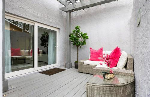 Spectacular Miami- Htd Pool,5 Bdrooms ,MiniGolf, Playground, Baby Items, BBQ - Photo 23