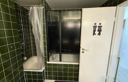 Modern & Cozy Cologne Apartment with Fireplace & Balcony - Foto 14