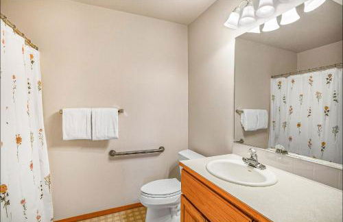 Spacious 3BR3BA with Spectacular Water Views - Foto 29