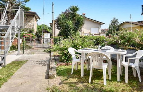 Beautiful Apartment In Piano Di Mommio - Foto 10