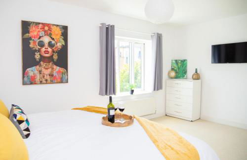 Lavish 4-Bedrooms with Modern Home Features - Guest 8 - Hi-Speed Wi-Fi - Luxury Garden - Private Ample Parking - Foto 13