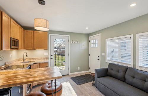 Cozy Lakefront Studio On Long Lake! Home by RedAwning - Foto 20