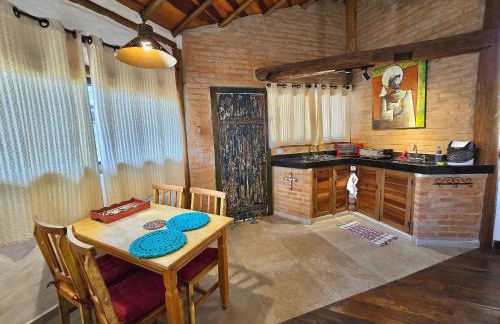 Chalezinho Mata Virgem - perto do centro e cachoeiras, cozinha completa e churrasqueira - Foto 10